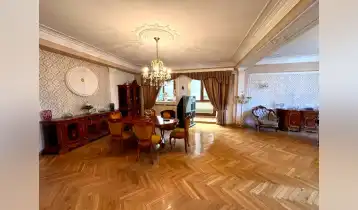 Продается 180m2 Нестандартный Новостройка Квартира с новым ремонтом. Цена: 380000$