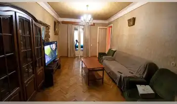 Продается 90m2 Городской Старая постройка Квартира со старым ремонтом. Цена: 150000$