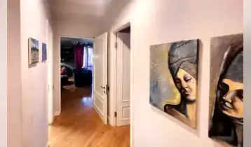 {{ gallery.alt }}