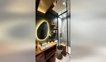{{ gallery.alt }}
