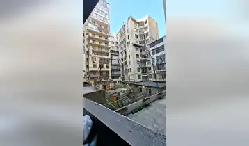 (Авто перевод!) В квартире на улице Бербук на данный момент идет ремонт, по этой цене квартира будет сдана с полным ремонтом.