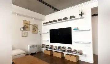 {{ gallery.alt }}