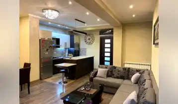 იყიდება 90m2 არასტანდარტული ახალი აშენებული ბინა ახალი რემონტით. ფასი: 132000$