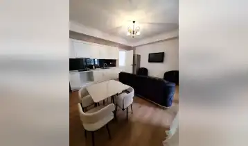 იყიდება 207m2 არასტანდარტული ახალი აშენებული ბინა ახალი რემონტით. ფასი: 520000$