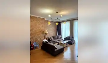 იყიდება 95m2 არასტანდარტული ახალი აშენებული ბინა ახალი რემონტით. ფასი: 332500$
