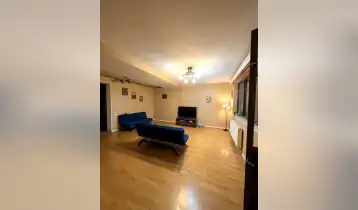 Продается 95m2 Чешский Старая постройка Квартира со старым ремонтом. Цена: 128000$