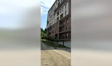 იყიდება 98m2 არასტანდარტული ახალი აშენებული ბინა თეთრი კარკასი. ფასი: 155000$
