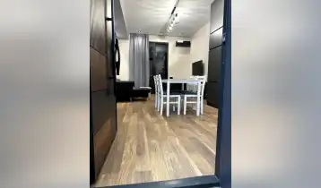 იყიდება 52m2 არასტანდარტული ახალი აშენებული ბინა ახალი რემონტით. ფასი: 105000$