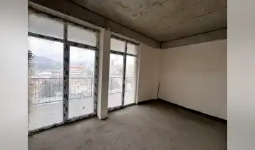 იყიდება 90m2 არასტანდარტული ახალი აშენებული ბინა თეთრი კარკასი. ფასი: 155000$