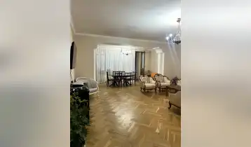იყიდება 157m2 არასტანდარტული ძველი აშენებული ბინა ძველი რემონტით. ფასი: 320000$