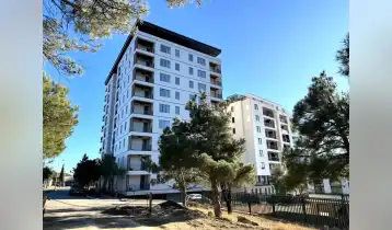 იყიდება 126m2 არასტანდარტული ახალი აშენებული ბინა თეთრი კარკასი. ფასი: 277000$