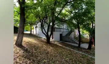 Продается 77m2 Старая постройка Дом с новым ремонтом. Цена: 260000$