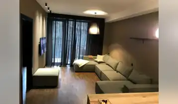 იყიდება 58m2 არასტანდარტული ახალი აშენებული ბინა ახალი რემონტით. ფასი: 125000$