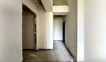 {{ gallery.alt }}