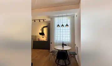 {{ gallery.alt }}