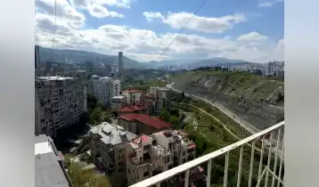 იყიდება 68m2 ყავლაშვილის ძველი აშენებული ბინა შავი კარკასი. ფასი: 90259$