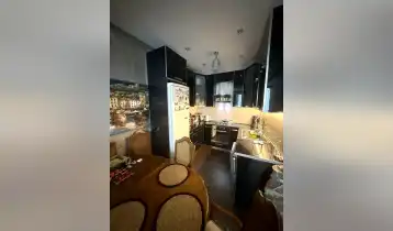 {{ gallery.alt }}