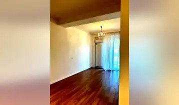 იყიდება 52m2 არასტანდარტული ახალი აშენებული ბინა ახალი რემონტით. ფასი: 108000$