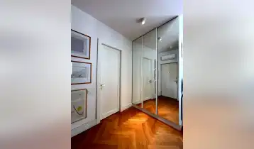{{ gallery.alt }}