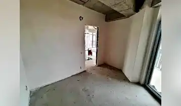 {{ gallery.alt }}