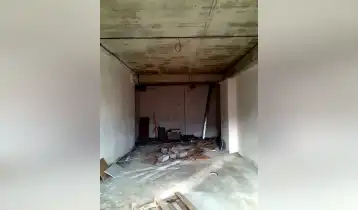 {{ gallery.alt }}