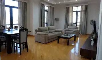 For Rent 176m2 Nonstandard New building Flat Renovated. Price: 1700$
