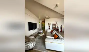 იყიდება 115m2 არასტანდარტული ახალი აშენებული ბინა ახალი რემონტით. ფასი: 276000$