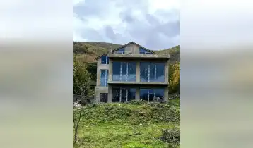 (Auto Translate!) For sale in Kvemo Nichbis, in a densely populated and safe environment, a newly built country house. Land area — 1,845 sq.m. Living area — 300 sq.m. The house includes 7 bright and cozy rooms, including 5 comfortable bedrooms with individual bathrooms. It is distinguished by modern planning and new, high-quality construction. All necessary communications — water, electricity and natural gas — are laid out. Ideal location: only 25 km from Tbilisi, next to the historical Tsitsishvili Palace, in a developed and safe residential area. The property is ideal for both a holiday home and permanent residence. The house is distinguished by high-quality construction and full compliance with modern standards.
