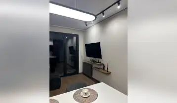 {{ gallery.alt }}