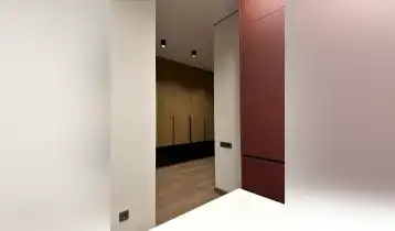 {{ gallery.alt }}