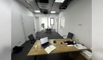 (Auto Translate!) Commercial space for rent in the Atrium business center. On the descent of Saakadze. With furniture, air conditioning, the price does not include VAT.