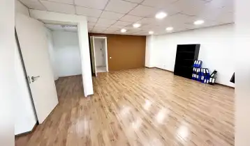 (Auto Translate!) 50 sq.m. office space for rent in the business center. from - 500 sq.m. Price: $18 including VAT, heating and air conditioning included.