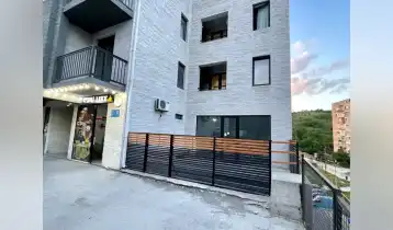 {{ gallery.alt }}