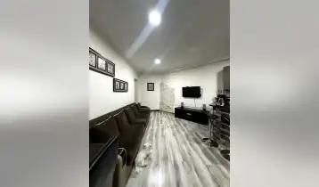 {{ gallery.alt }}